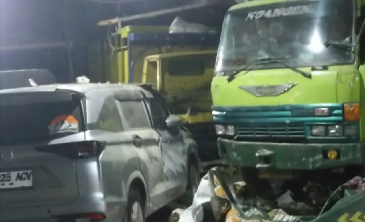 Kecelakaan beruntun di jalan Raya Driyorejo (ist)