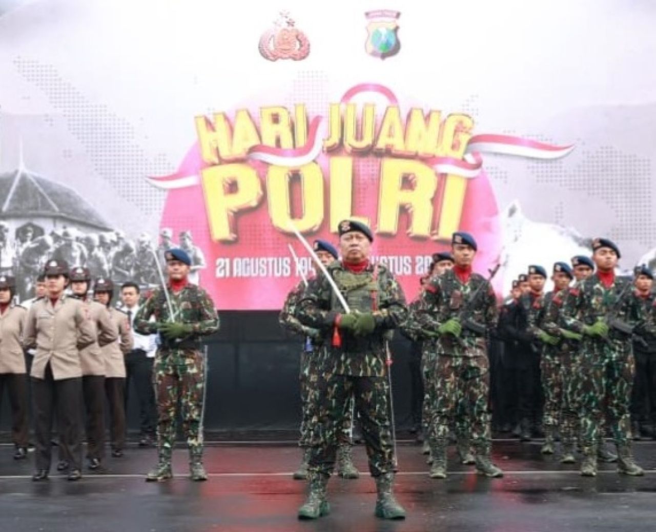 Hari Juang Polri 2025, Kapolri Pimpin Upacara dan Resmikan Patung M. Jasin di Surabaya