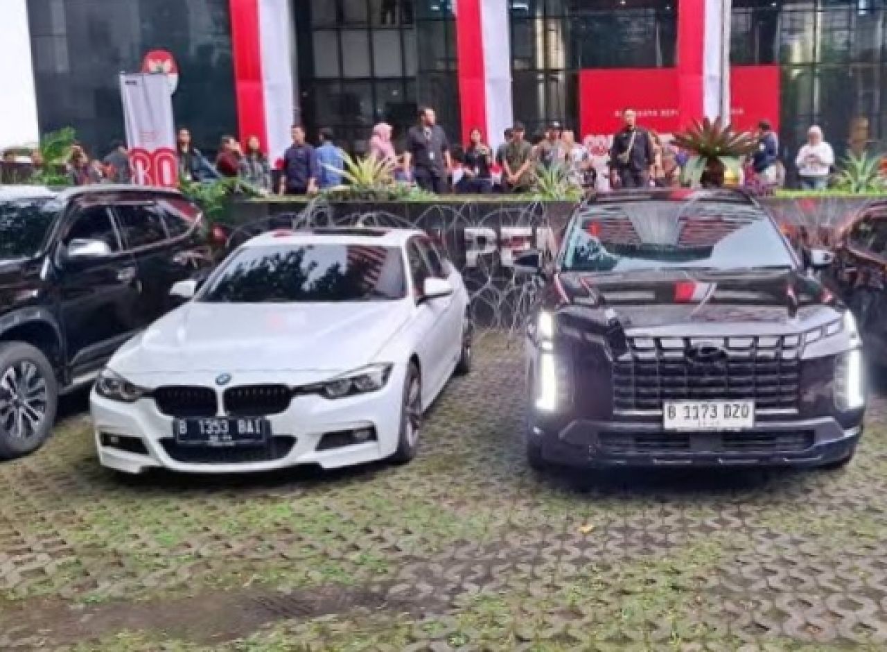 Mobil Mewah sitaan dari WAMENAKER (ist)