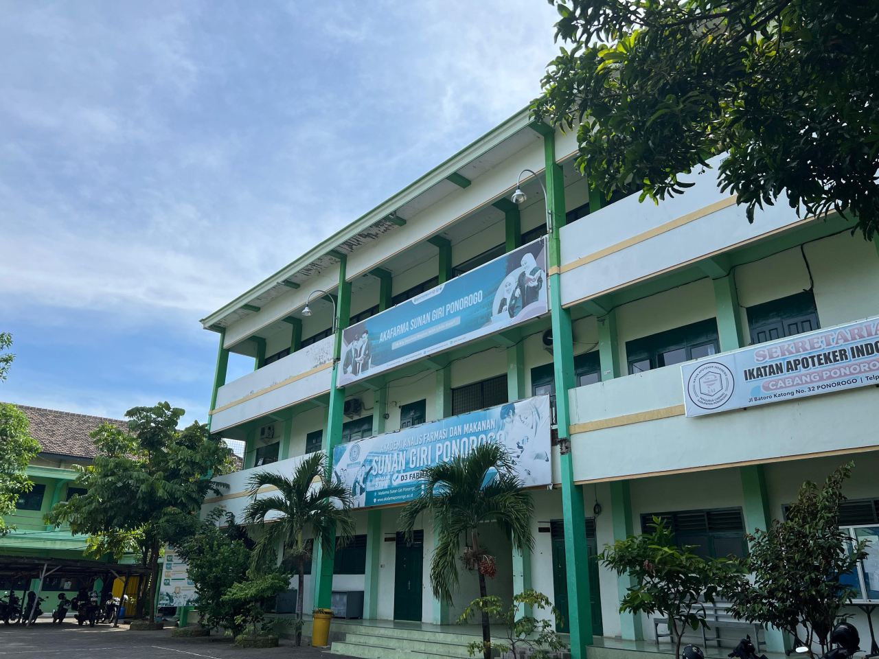 Kampus Akafarma Sunan Giri Ponorogo, ,