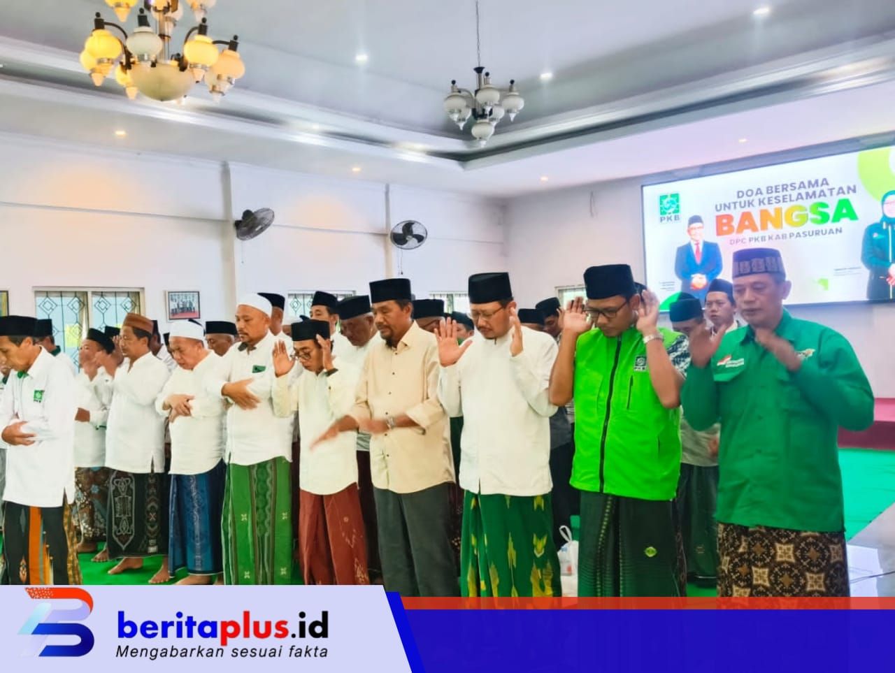 Pengurus DPC PKB Kabupaten Pasuruan menggelar sholat dan doa bersama agar Indonesia aman