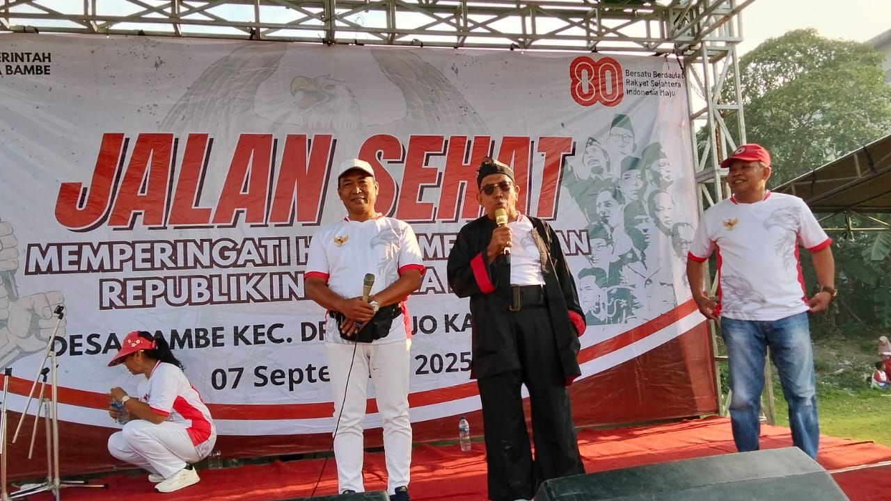 Panitia Bagikan Kupon Gratis Berhadiah Ke Warga Desa Bambe, Untuk Meriahkan HUT-RI Ke-80