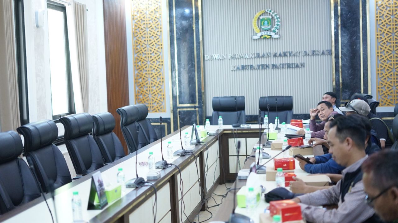 Audensi LSM ANB batal karena anggota Komisi IV DPRD Kabupaten Pasuruan tidak hadir