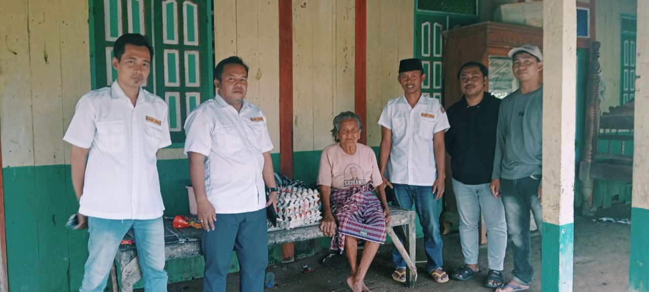 Karang Taruna Jrengik Ringankan Beban Hidup Nenek Lansia di Margantoko