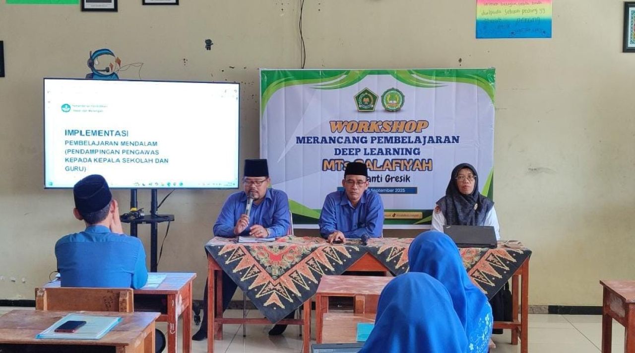 Moderator / Pembawa Acara : Moh. Bahruddin Alfitro, S.Pd.I., Gr. (Ust. Alfi) Kepala Madrasah (Tengah) : H. Abdullah Azam, M.Pd (Ust. Azam) Narasumber : Ibu Musdzalifah, S.Pd., M.Psi (Pengawas Madrasah)