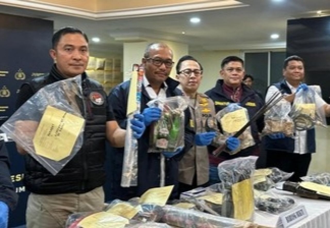 Polda Metro Jaya Rilis barang bukti kerusuhan dan menangkap pria ini salah RAP(ist)