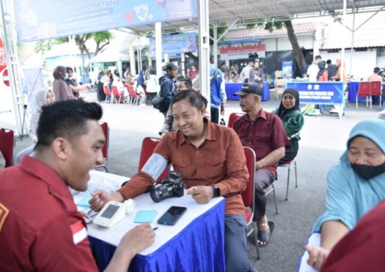 Tim medis gabungan dari Sidokkes Polres Gresik dan Palang Merah Indonesia (PMI) Kabupaten Gresik.(ist)