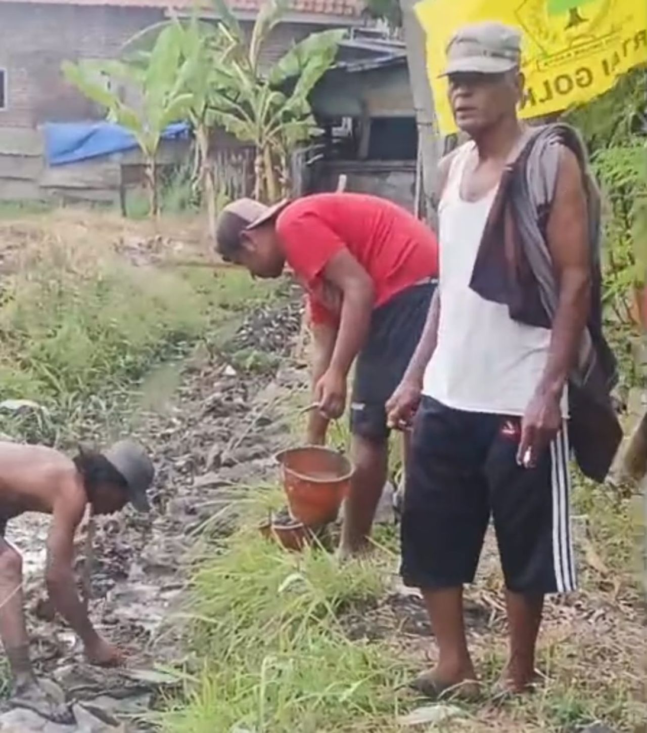 Proyek TPT di Desa Tambakrejo-Sidogiri dikerjakan CV. Ika Berdikari disorot warga