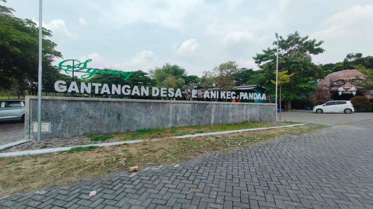 Area parkir obyek wisata kolam renang Sebani disoalkan warga