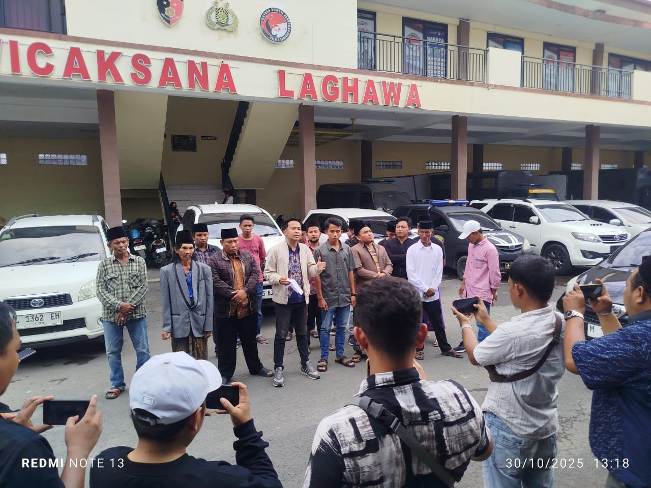 Pemuda dan Warga Sampang Laporkan Aksi Pengrusakan Alun-Alun Trunojoyo ke Polisi