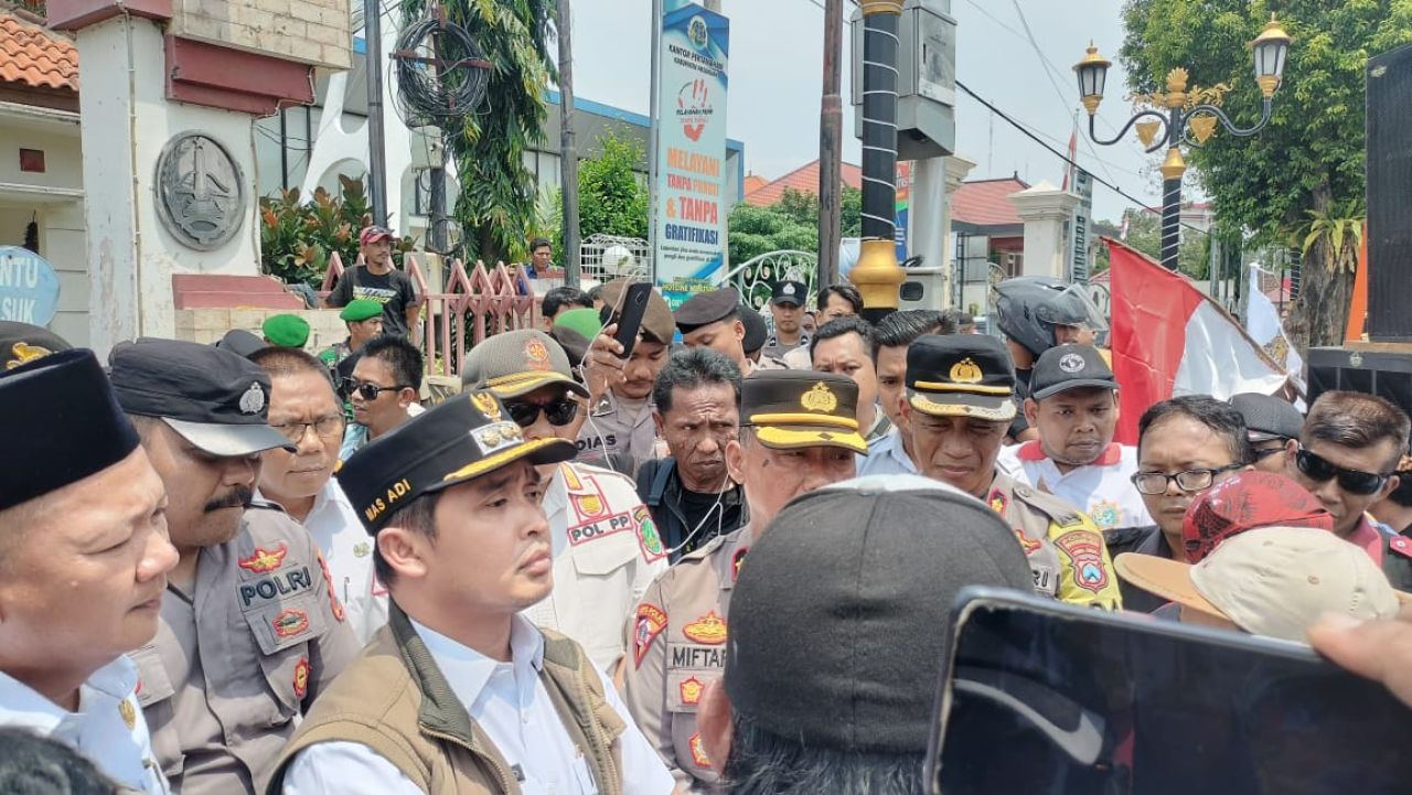 aksi demo FRPB di balai kota Pasuruan