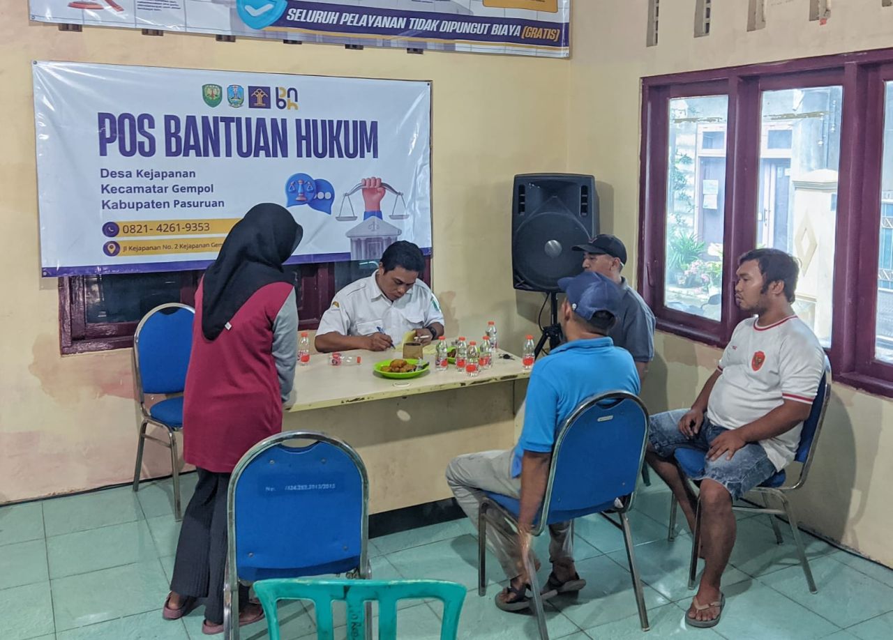 Sejumlah perwakilan mendatangi panitia penjaringan perangkat desa terkait praktik penarikan uang ke calon peserta