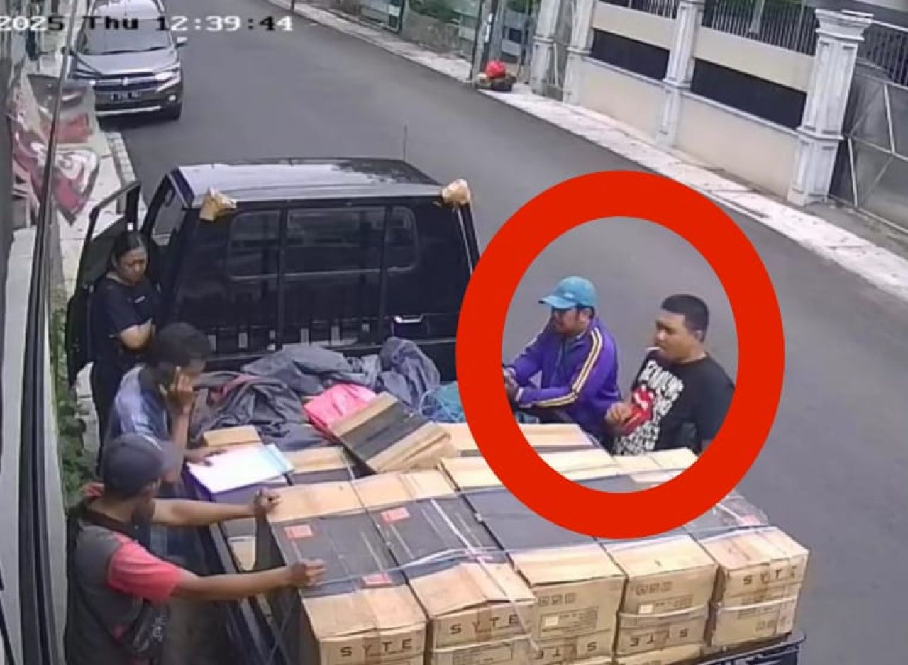 Aksi dugaan perampasan mobil diduga dilakukan Arnold Cs ngaku dari DC terekam CCTV