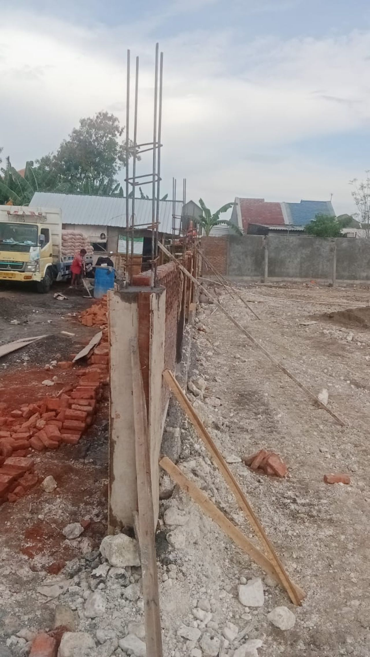 Pengerjaan Pagar proyek SMPN di Medokan Ayu Surabaya