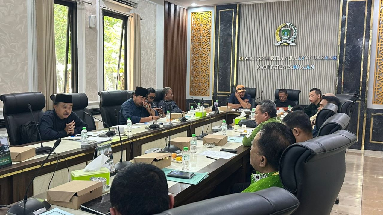 DPRD Pasuruan menggelar rapat bersama OPD soal perizinan di proyek lereng Arjuno-Welirang