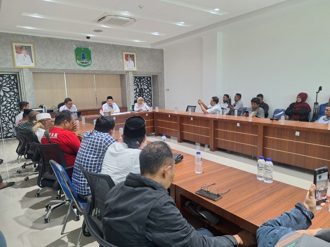 Setara saat menggelar audensi bersama Bupati Pasuruan, Rusdi Sutedja dan OPD terkait pengelolaan aset