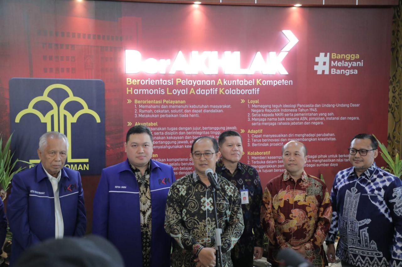 Dirjen AHU Dr. Widodo, SH, MH bersama pengurus PKPI  (ist)