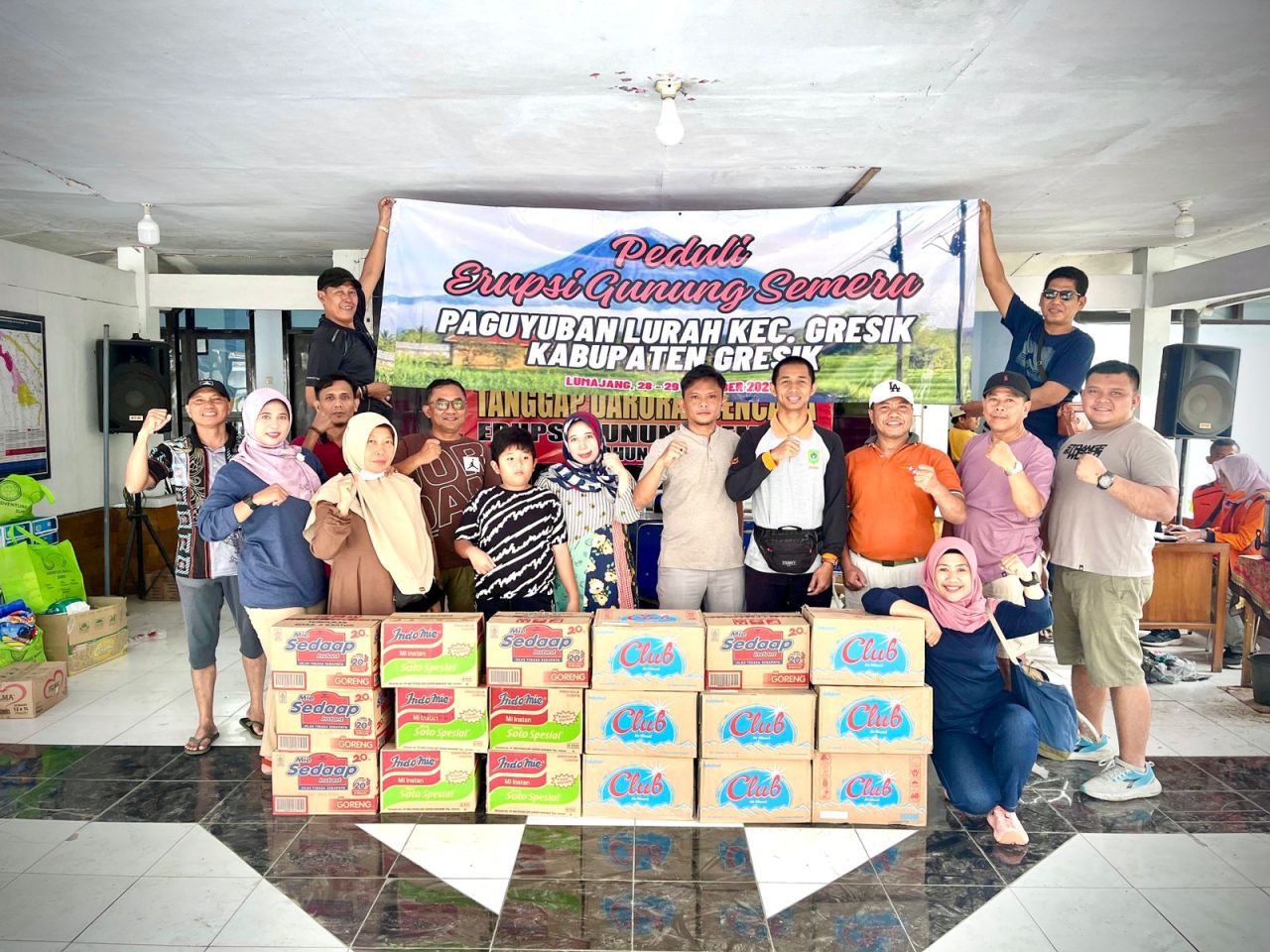 Peduli Erupsi Gunung Semeru, Paguyuban Lurah Kecamatan Gresik Salurkan Bantuan