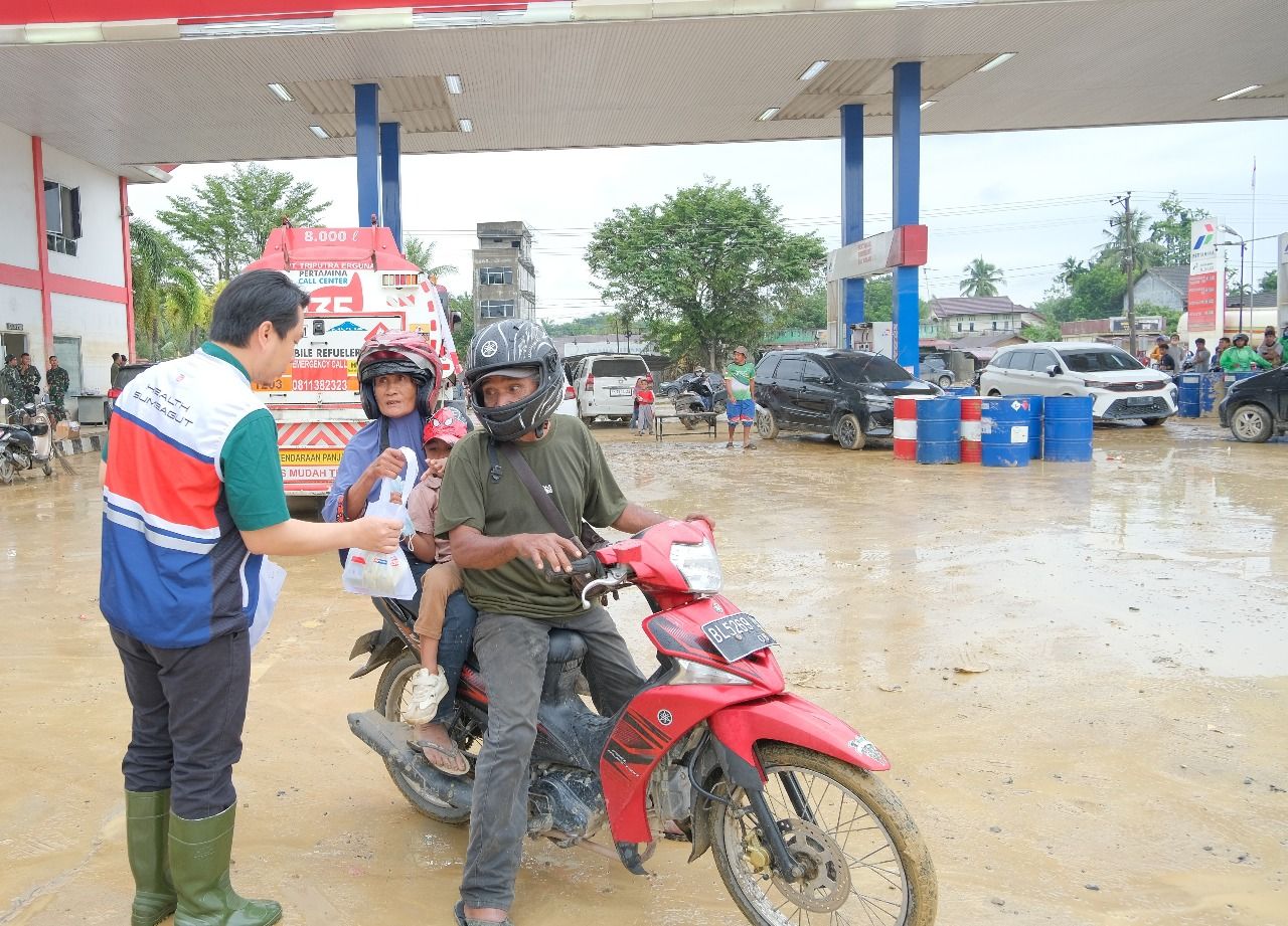 Pertamina Patra Niaga Bagikan Bantuan Kesehatan untuk Masyarakat serta Operator SPBU di Aceh Tamiang