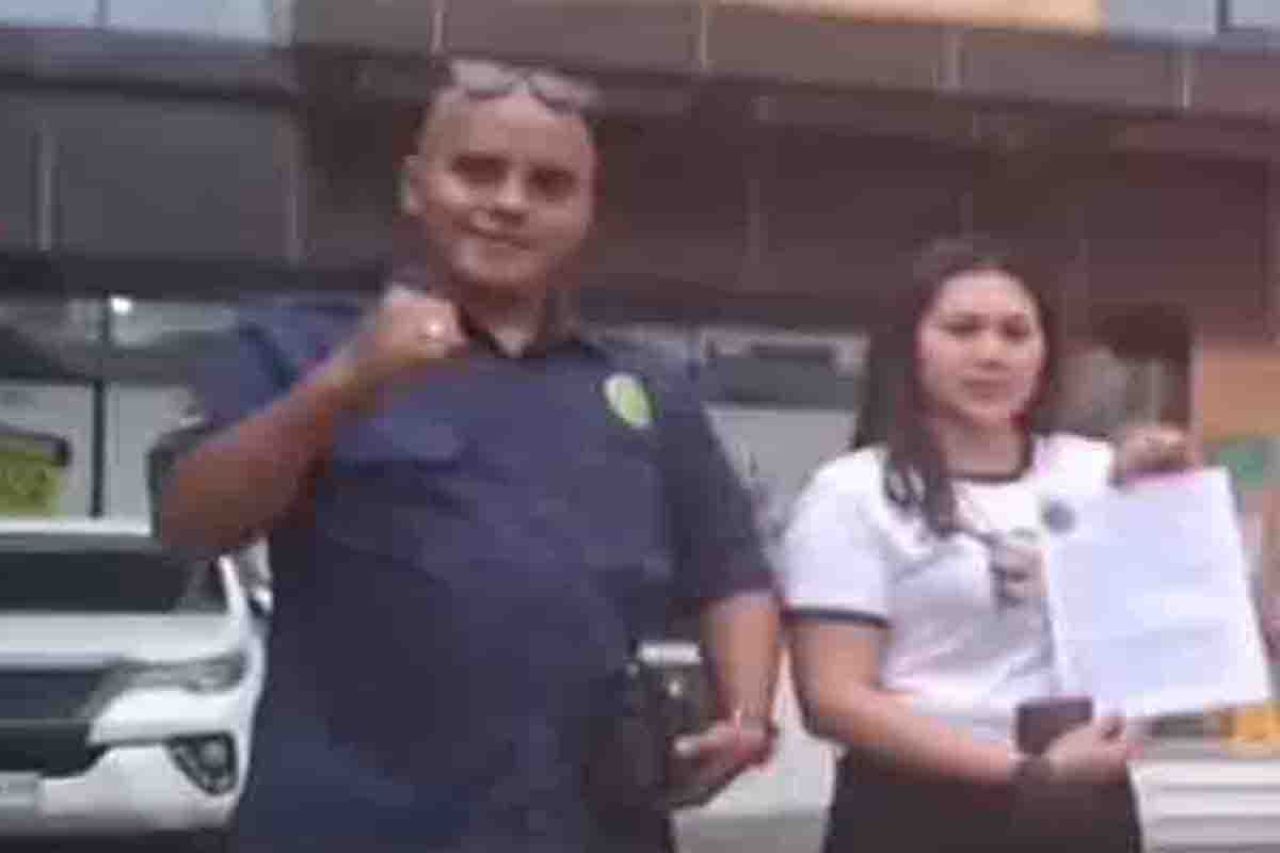 Ikke Septianti usai pengaduan di Polda Jatim didampingi Kuasa Hukumnya