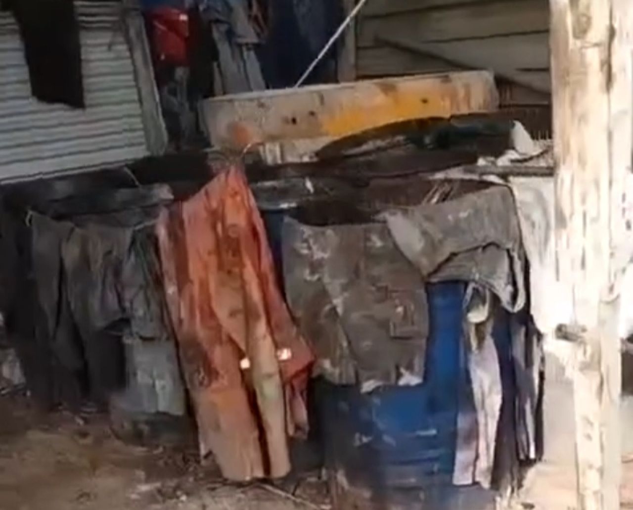 Drum penampungan limbah B3