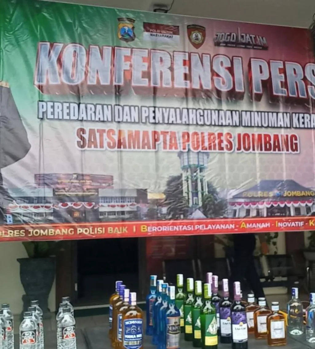 Polres Jombang Bongkar Peredaran Miras Ilegal, 680 Botol Diamankan di Jogoroto
