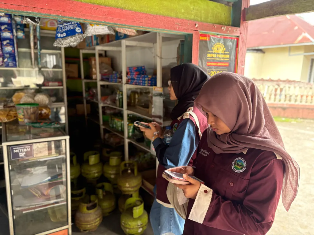 Mahasiswa KKN Dorong Digitalisasi UMKM di Nagari Padang  Ganting melalui Pembaruan Lokasi di Google Maps