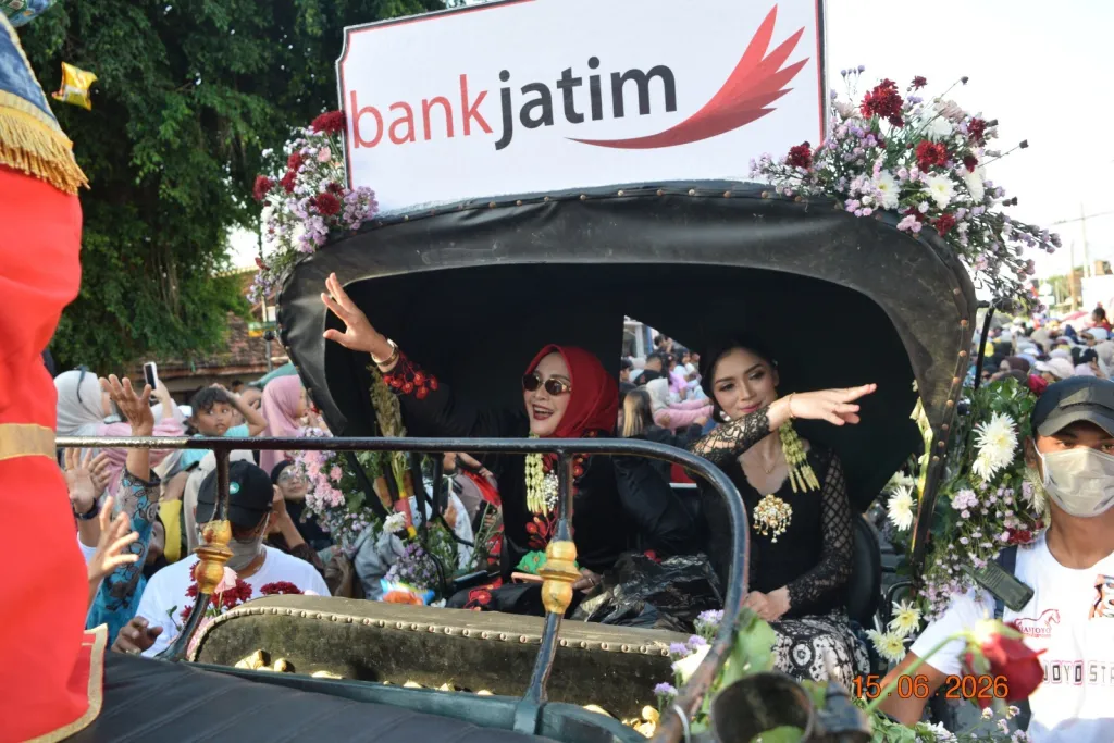 Bank Jatim Cabang Ponorogo Ikuti Kirab Pusaka Grebeg Suro 2026, Menjaga Tradisi Leluhur Jawi