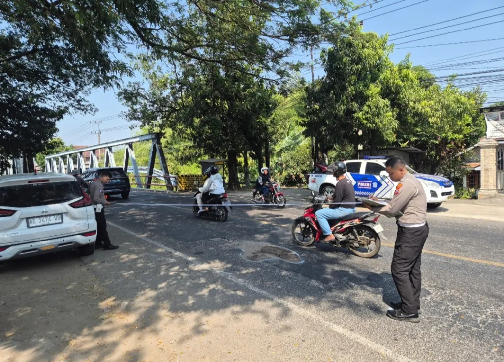 Seorang Pegawai BUMD Tewas Terserempet Truk Box Saat Didahului di Jalan Yos Sudarso Ponorogo