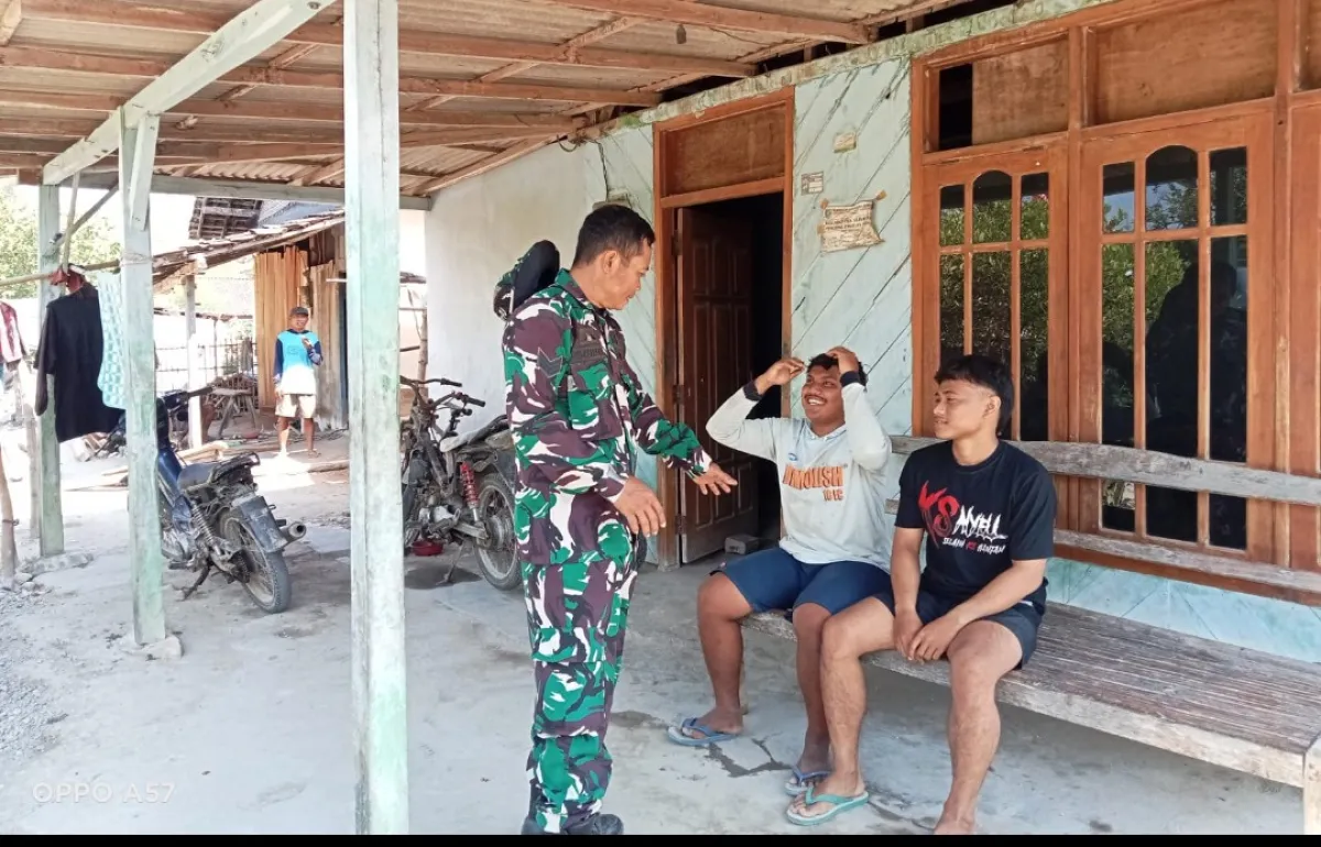 Anggota Satgas TMMD 130 Kodim 0814/Jombang Perkuat Komsos di Desa Klitih
