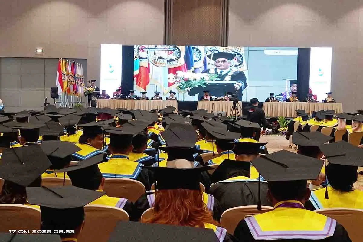 Universitas Wijaya Putra Kukuhkan 397 Sarjana, Siap Hadapi Tantangan yang Kian Kompetitif