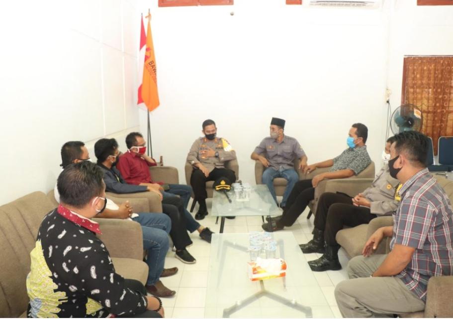 Kapolres Ponorogo  AKBP Mochammad Nur Azis saat bertemu dengan KPU dan Bawaslu Ponorogo