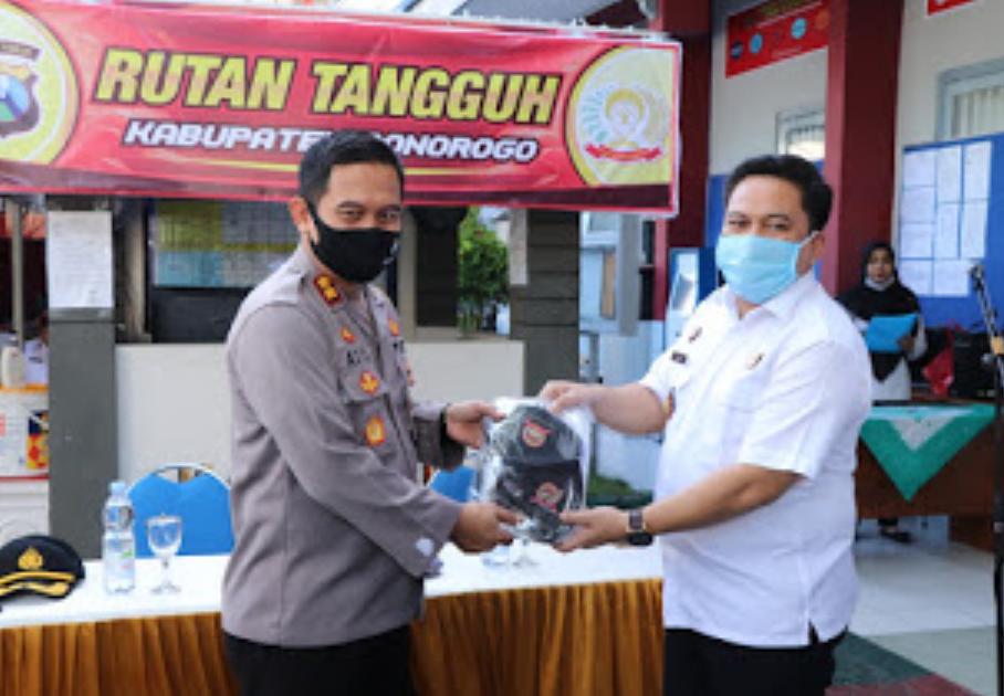 Kapolres Ponorogo bersama Kepala Rutan Klas II B Ponorogo