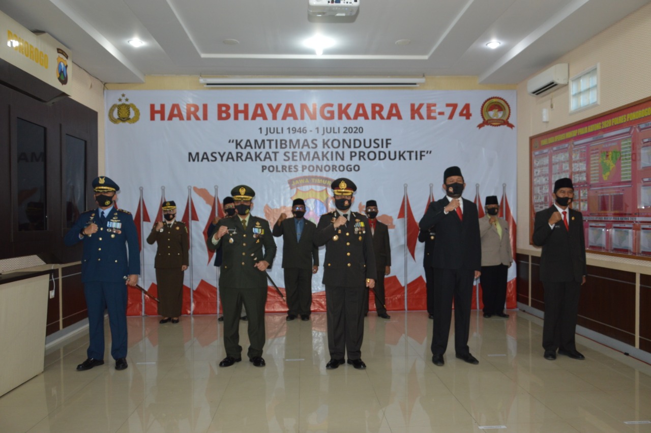 Upacara Memperingati Hari Bhayangkara Ke 74 Secara Virtual Di Mapolres Ponorogo