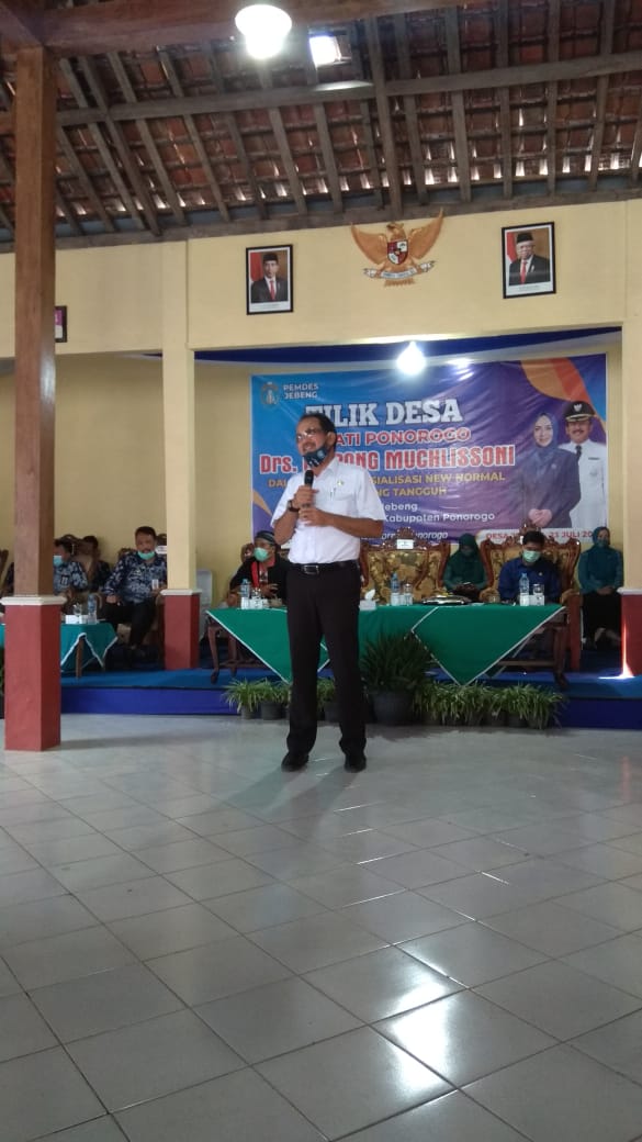 Bupati Ponorogo Ipong Muchlissoni