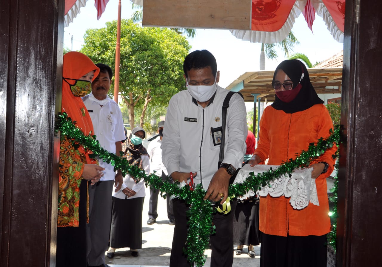 Camat Kauman Joko Waskito saat melaunching Pojok Kespro di Desa Nongkodono Ponorogo 