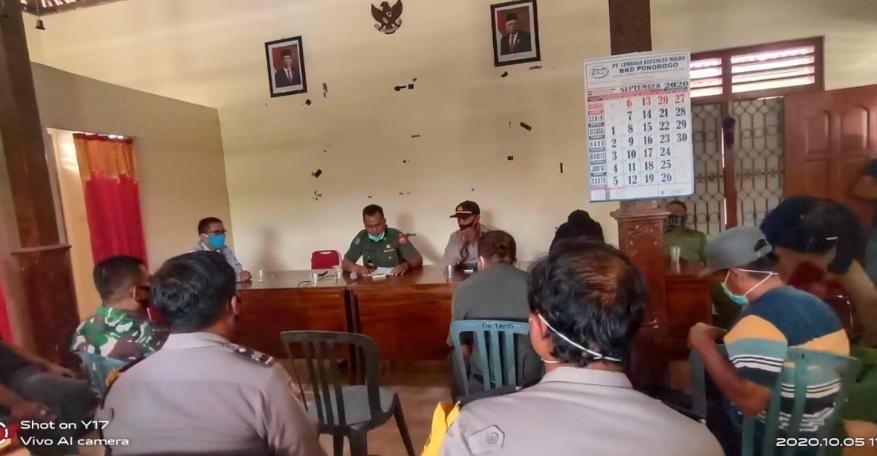 Perangkat Desa di Ponorogo Didenda 400 Sak Semen