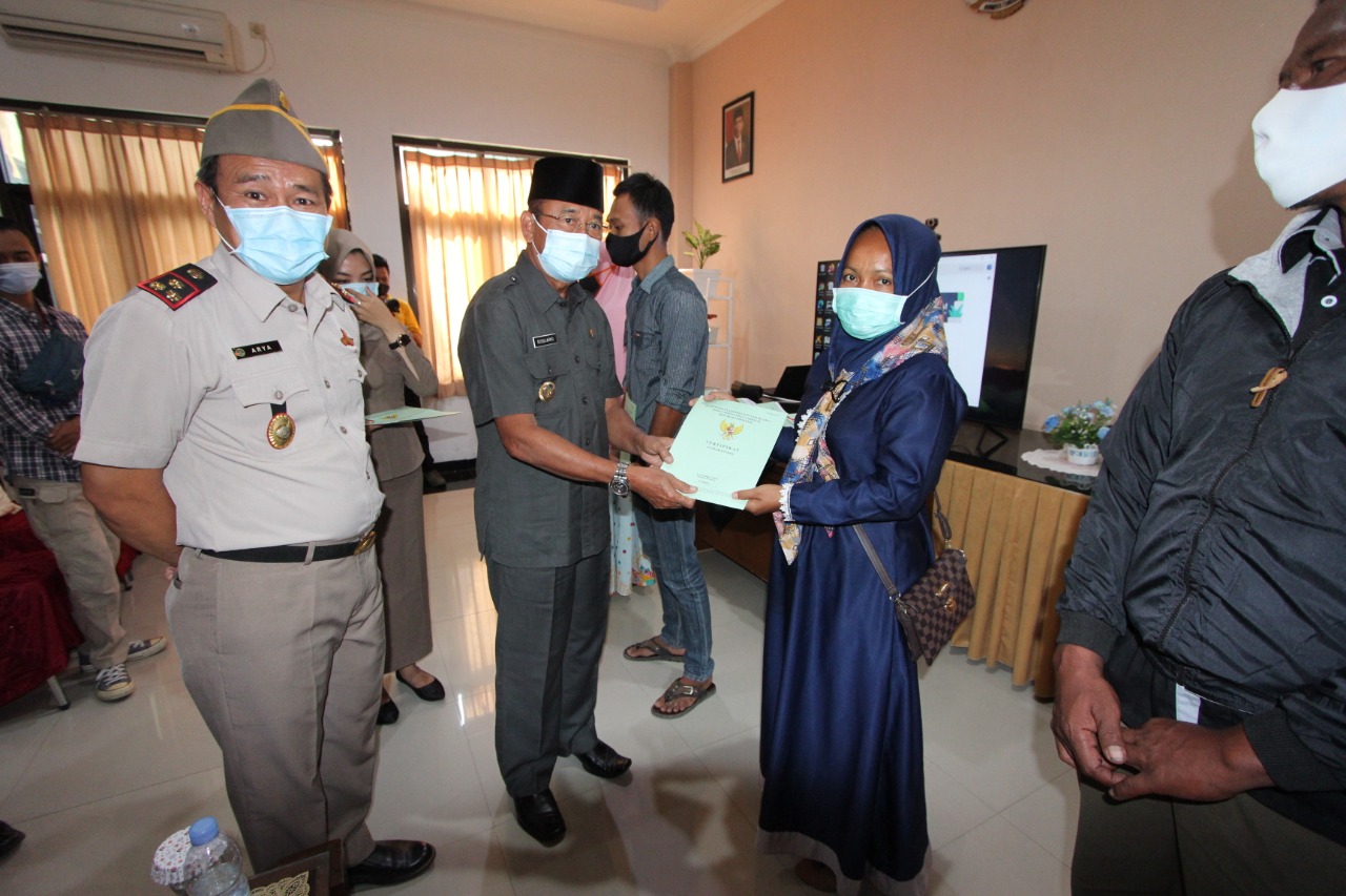 Plt Bupati Ponorogo Serahkan PTSL Secara Simbolis