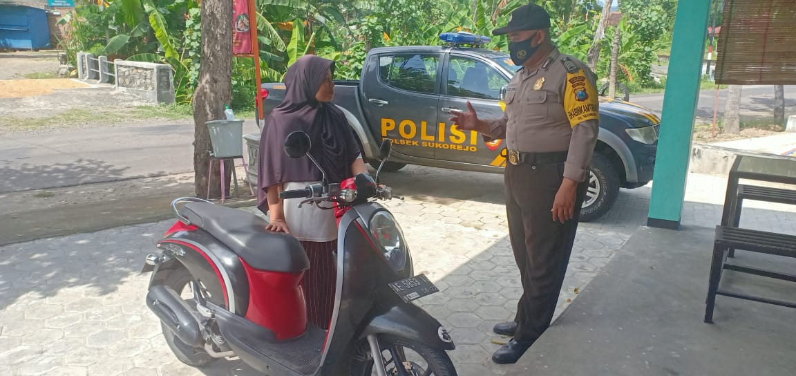 Anggota Polsek Sukorejo Ponorogo saat Giat Patroli Dialogis