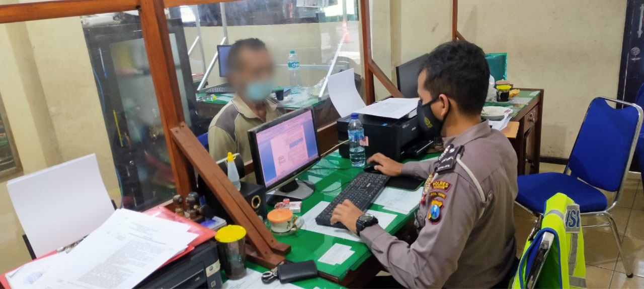 DE saat di BAP anggota Polres Madiun
