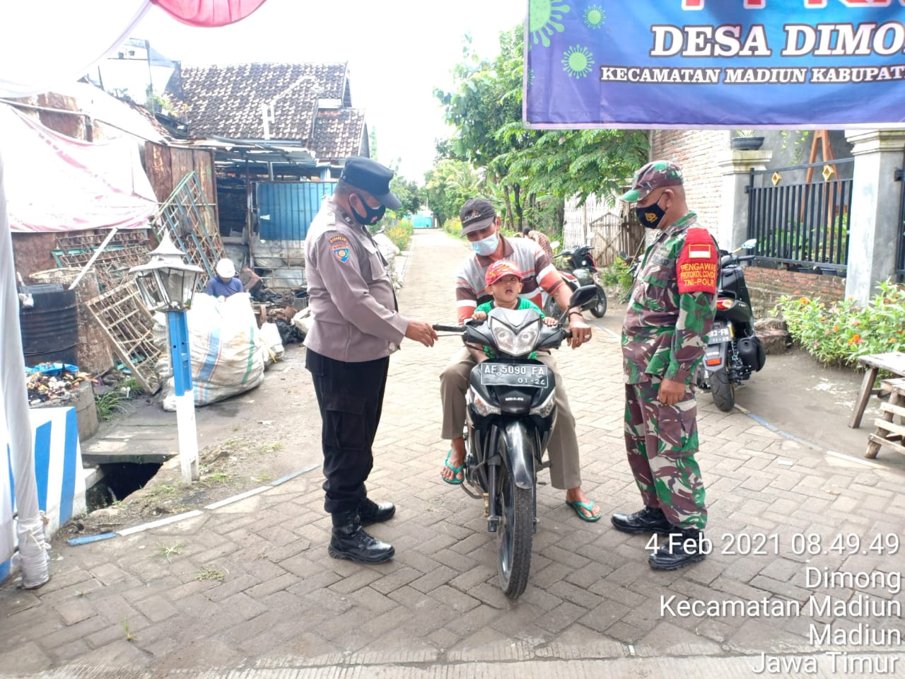 Anggota Bhabinkabtibmas Dan Babhinsa Polres Madiun Pantau Prokes