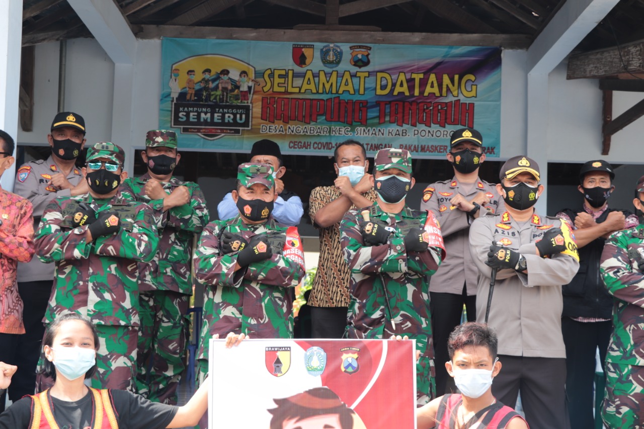 Irdam V Brawijaya Tinjau Operasi Yustisi dan Kampung Tangguh