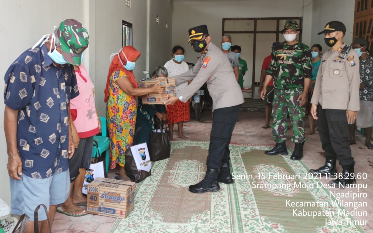 Polri Peduli, Polres Madiun Berikan Bantukan Kepada Korban Banjir