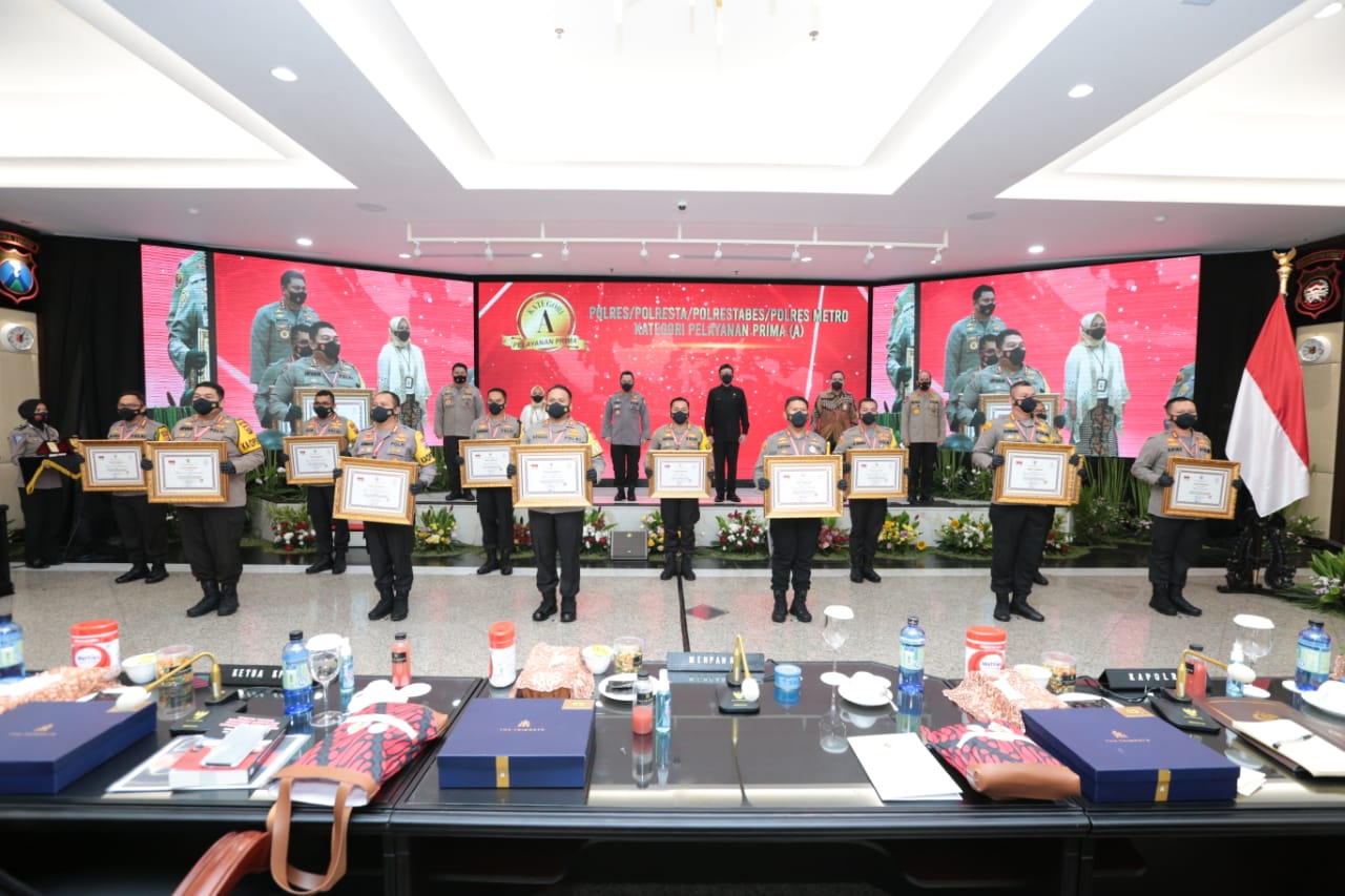 Enam Polres Jajaran Polda Jatim Terima Predikat Pelayanan Prima