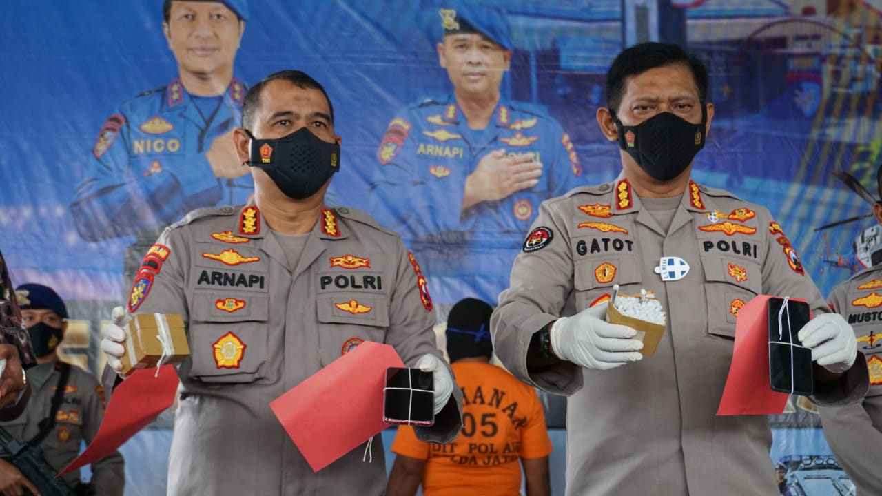 Ditpolairud Polda Jatim Ringkus 2 Tersangka Penjual dan Pembeli Bom