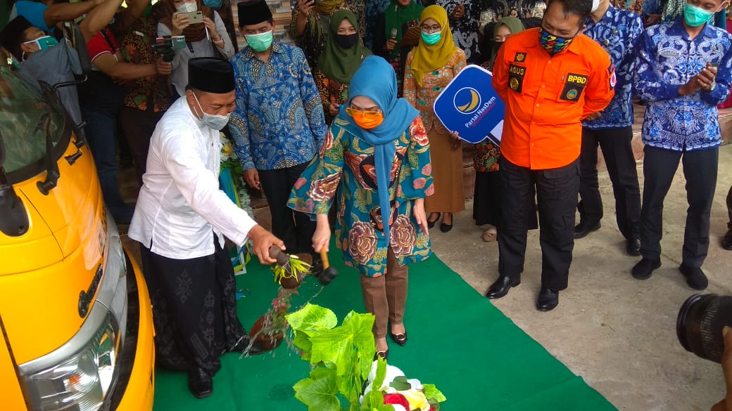 Peduli Pendidikan, Anggota DPR RI Salurkan Bantuan Tiga Bus Sekolah