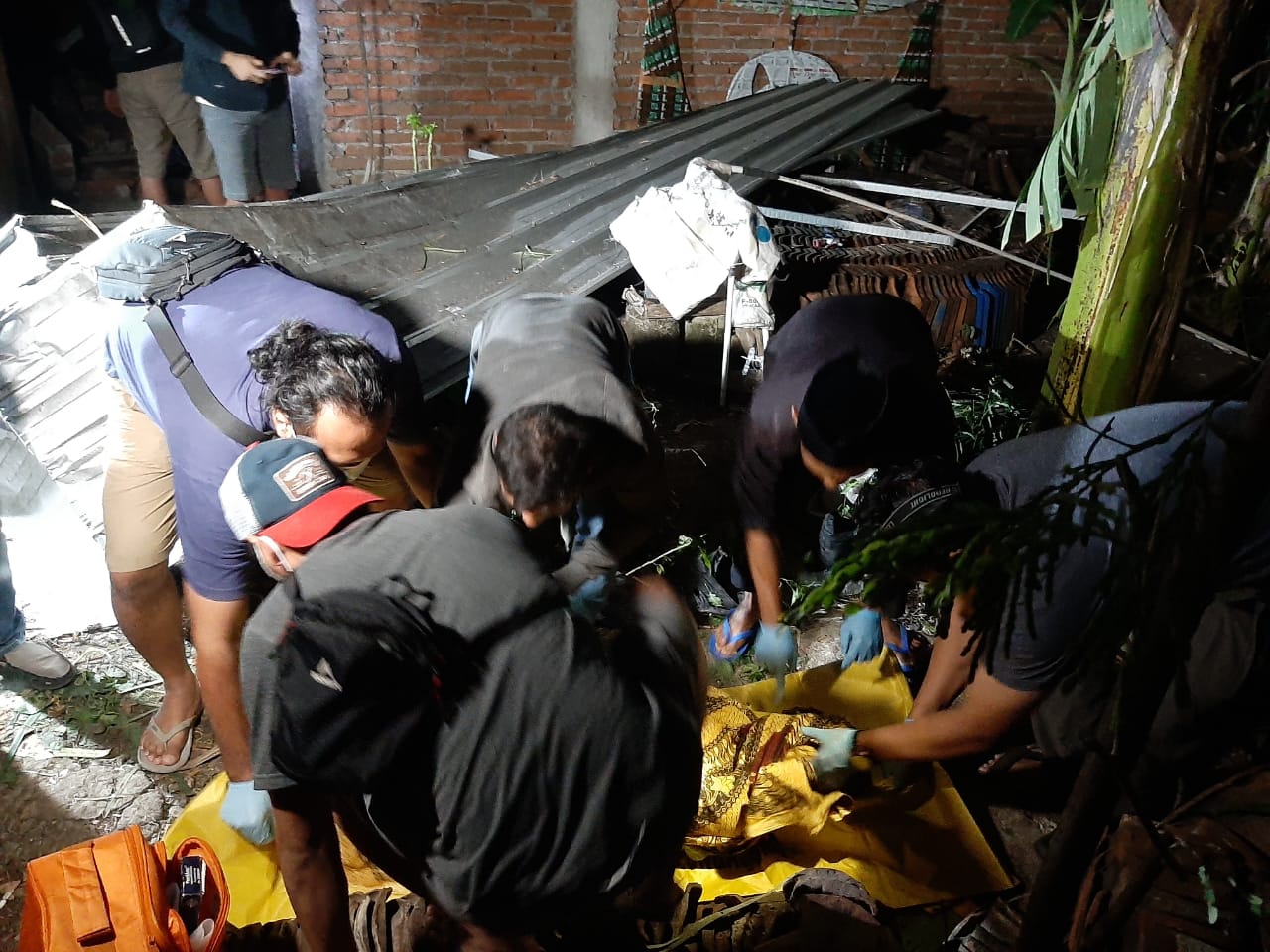 Lokasi TKP ledakan yang menewaskan 2 orang kakak beradik di sukorejo