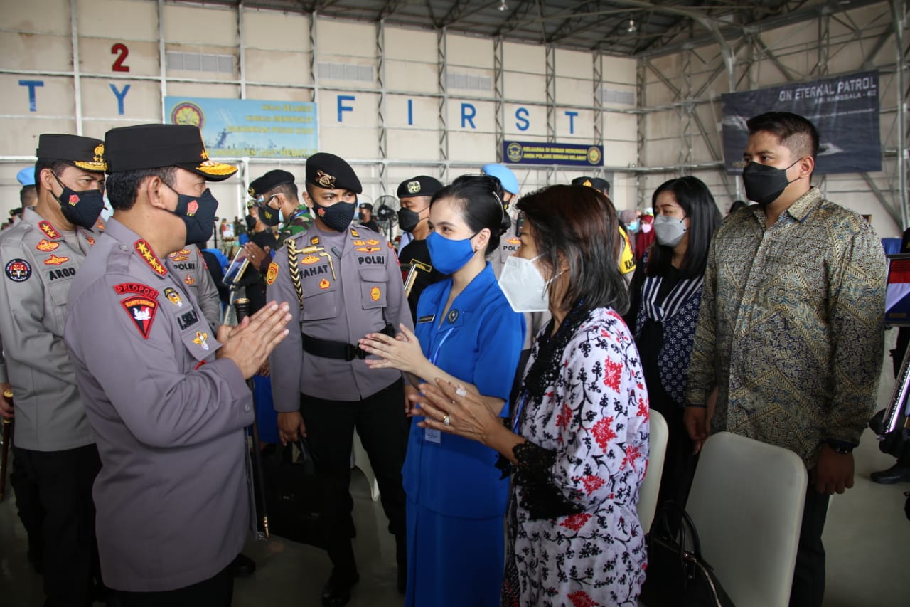 Kapolri Jenderal Listyo Sigit Prabowo mendatangi  satu per satu keluarga awak Nanggala 402