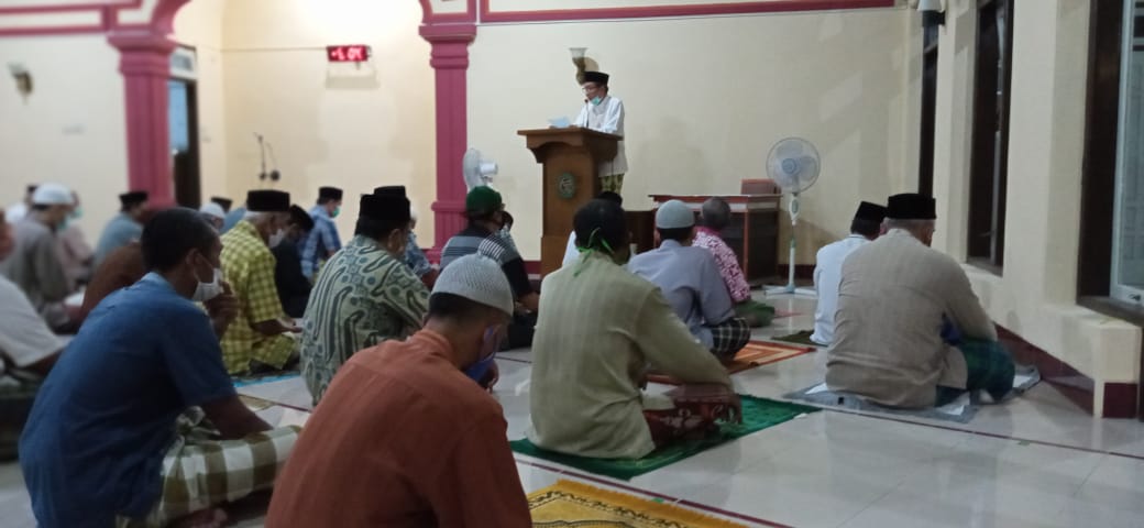 Suasana jema'ah masjid darul arqom Ponorogo
