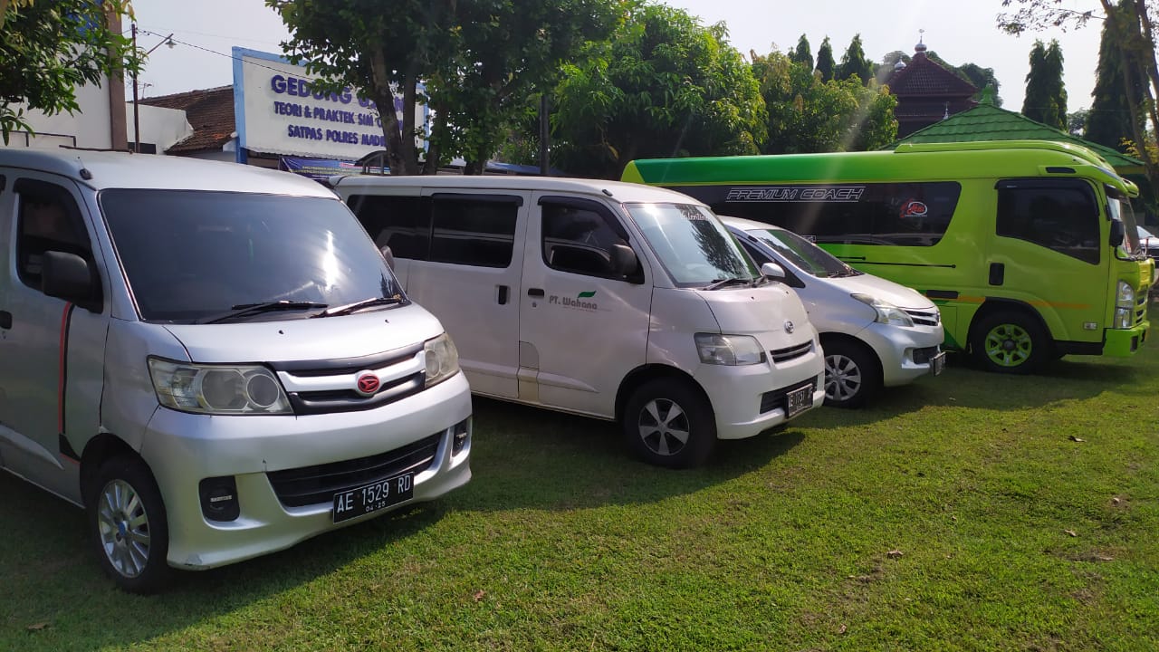 Polres Madiun mengamankan empat travel gelap yang mengangkut pemudik 